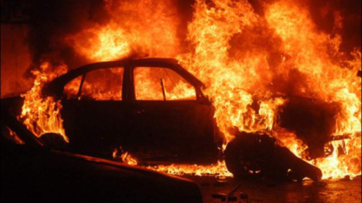 Un bărbat din Galați a fost reţinut după incendierea unui autoturism
