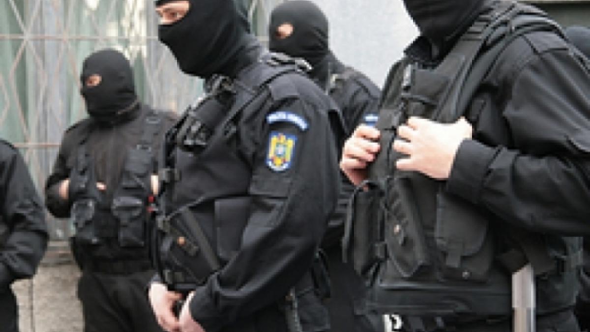 Caz şocant în Dolj! Un avocat a fost reţinut de DIICOT după ce a încercat să influenţeze părţi vătămate într-un dosar de prostituţie
