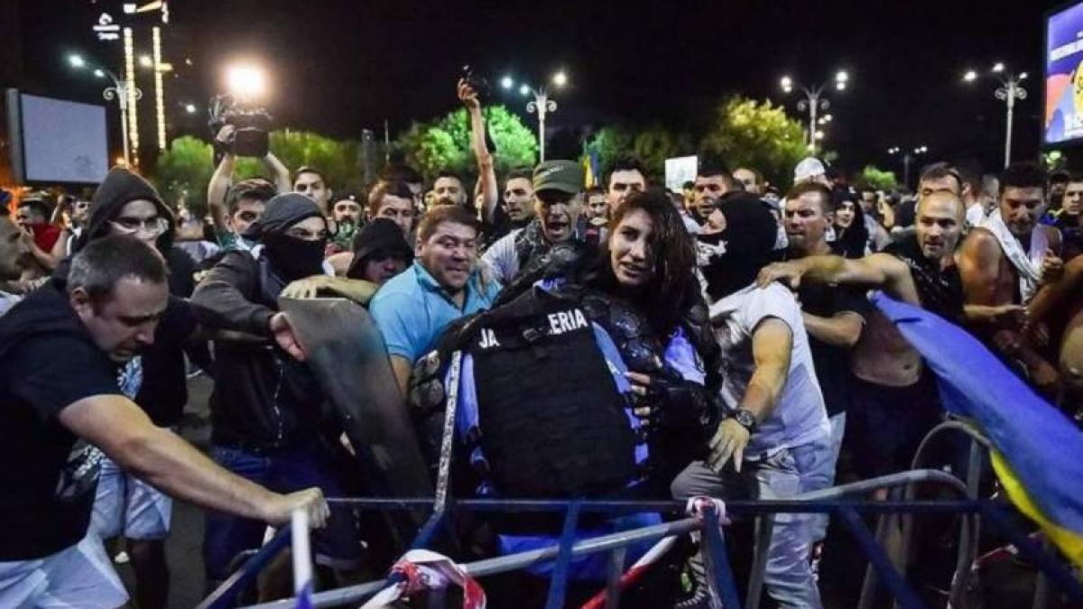 Percheziţii acasă la protestatari acuzaţi de ultraj la protestul din 10 august