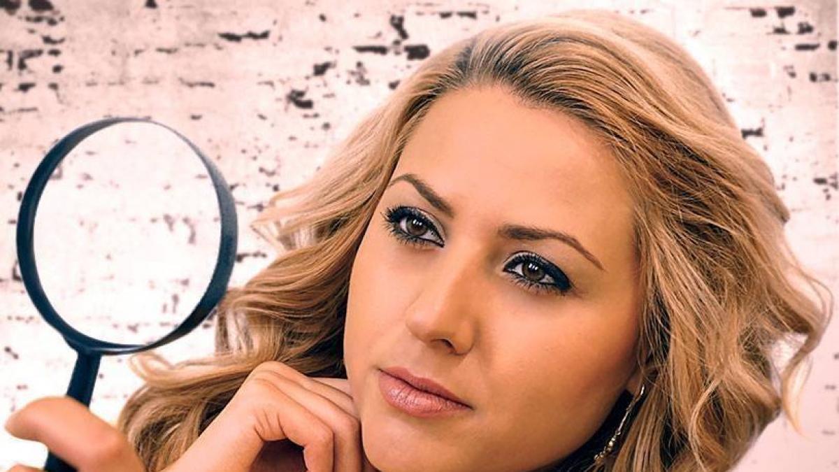 Sute de persoane au participat la funeraliile jurnalistei Viktoria Marinova, asasinată sâmbătă la Ruse