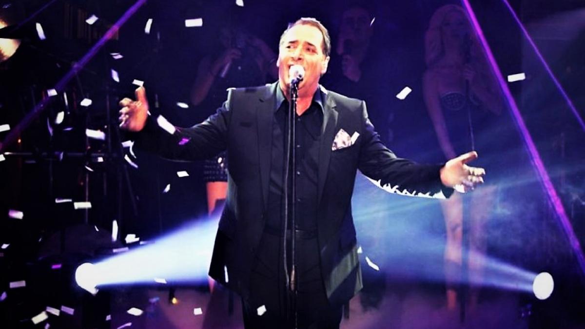 Cântăreţul grec Vasilis Karras concertează duminică în premieră în România
