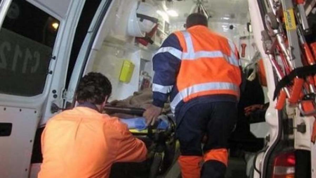 Bărbat cu arsuri pe circa 60% din suprafaţa corpului, în urma unui incendiu de vegetaţie uscată