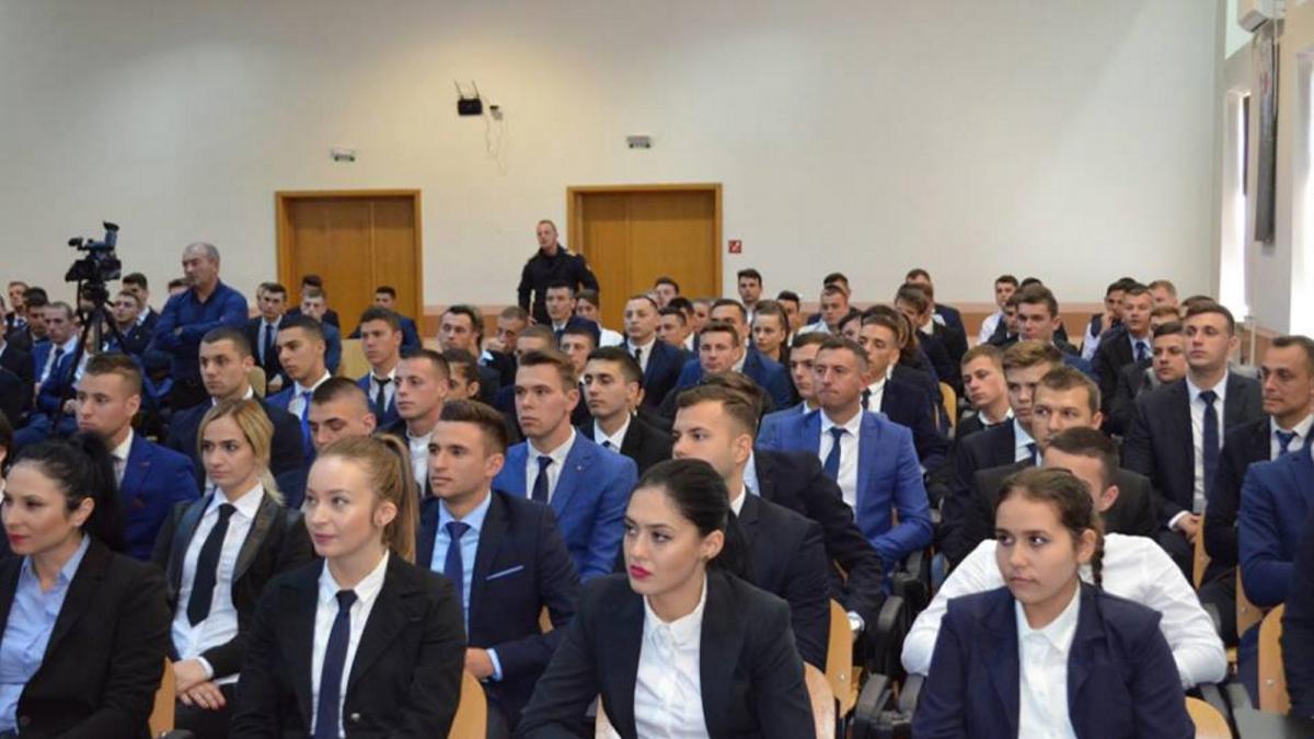 Puii de gardian, îmbrăcați „de bogdaproste”