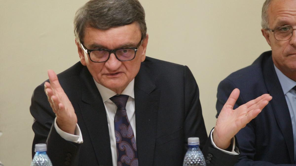 Avocatul Poporului solicită informaţii suplimentare Guvernului şi MJ în legătură cu ordonanţa pe legile Justiţiei