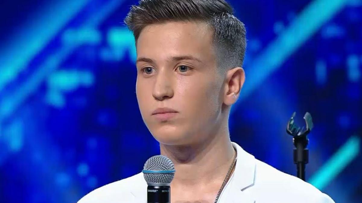 Românul care fost încurajat de Robbie Williams să cânte, pe scena X Factor