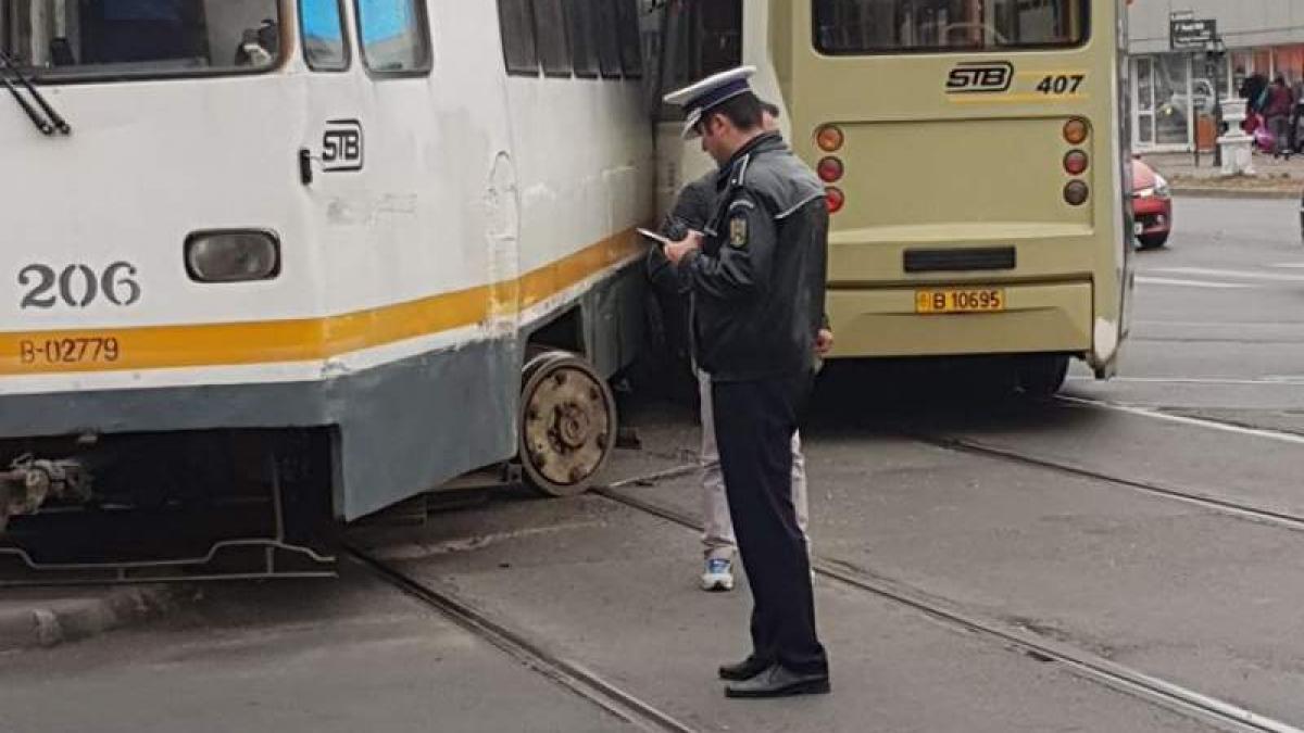 Accident grav în Capitală! Două tramvaie s-au ciocnit în zona 13 Septembrie