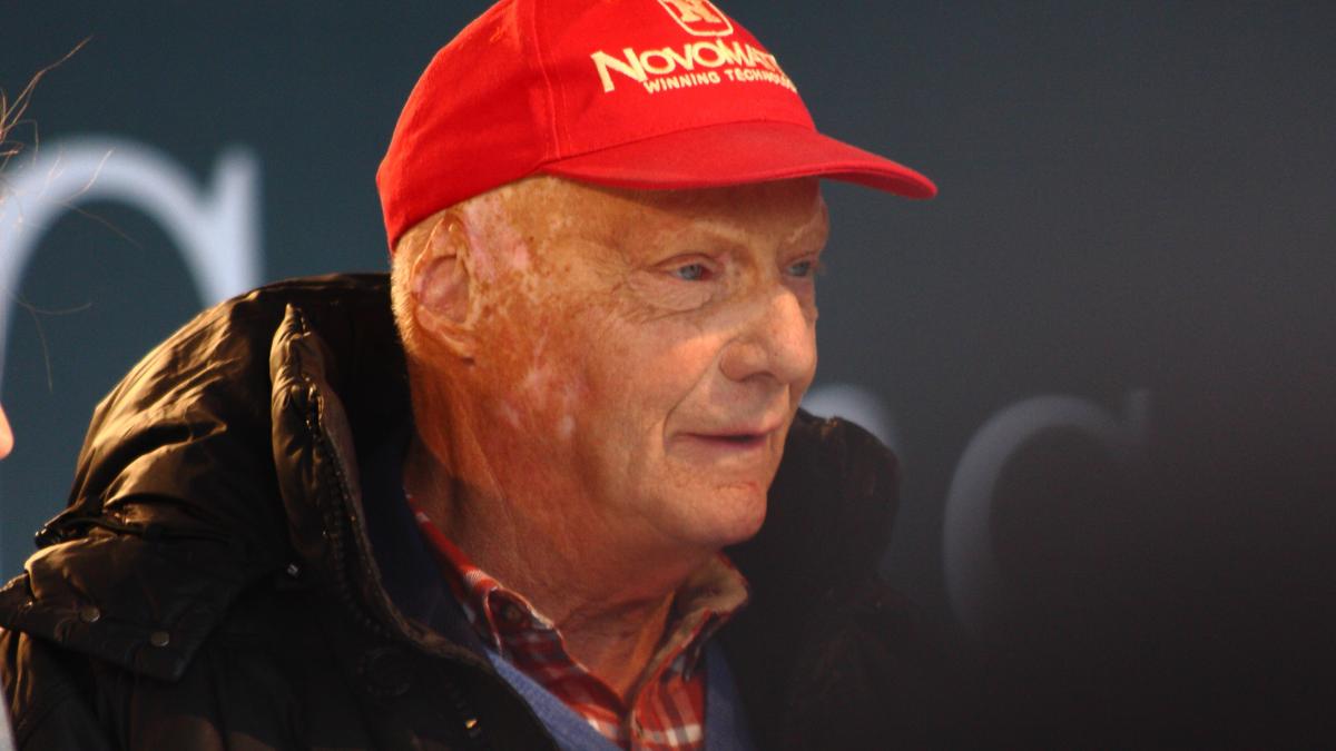 Fostul pilot Niki Lauda a părăsit spitalul unde a fost supus unui transplant de plămâni