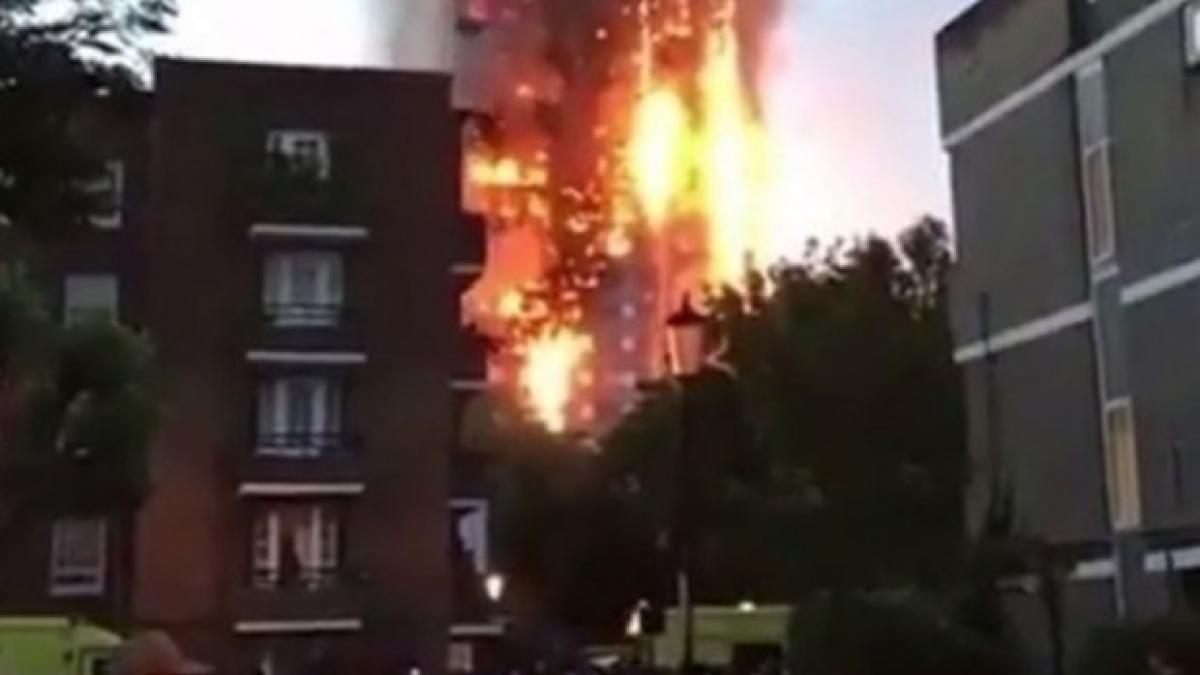 Intervenţie de urgenţă! Explozie la un bloc de locuinţe din Piatra-Neamţ