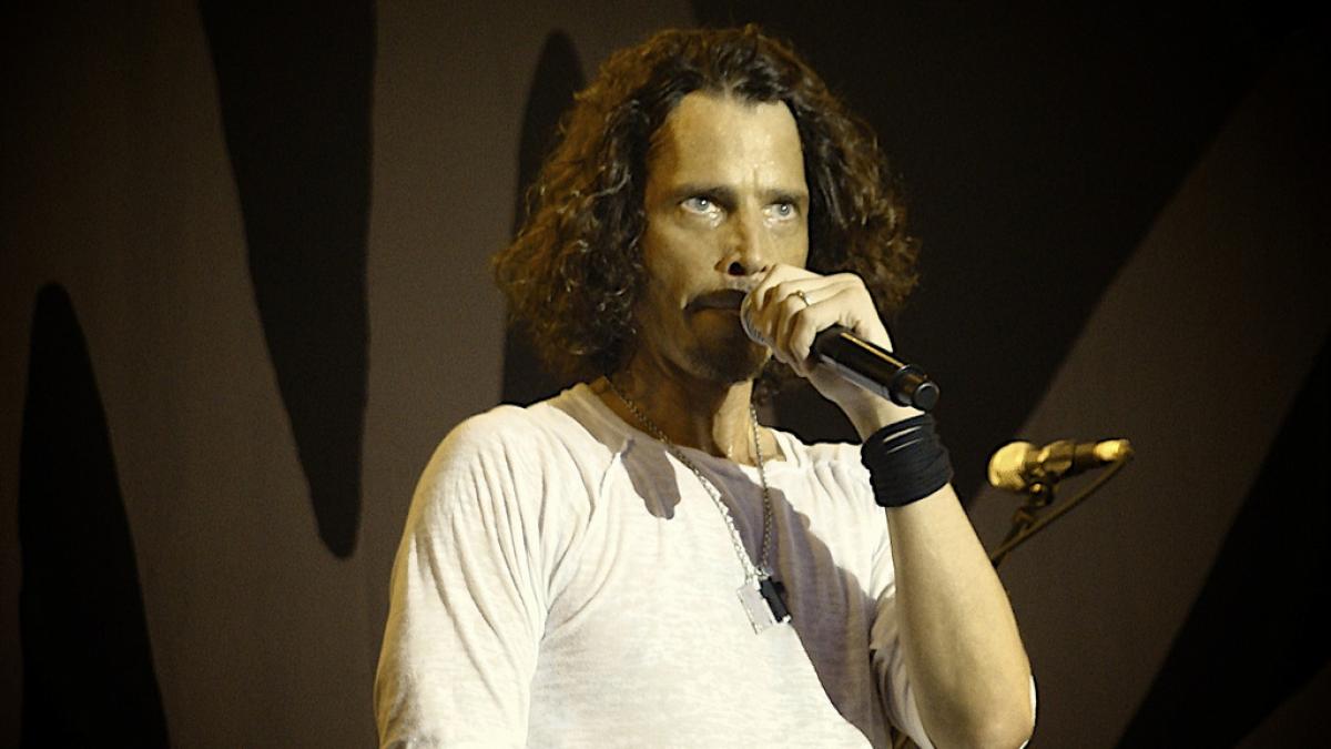 Familia cântărețului Chris Cornell, care s-a sinucis, l-a dat în judecată pe medicul acestuia