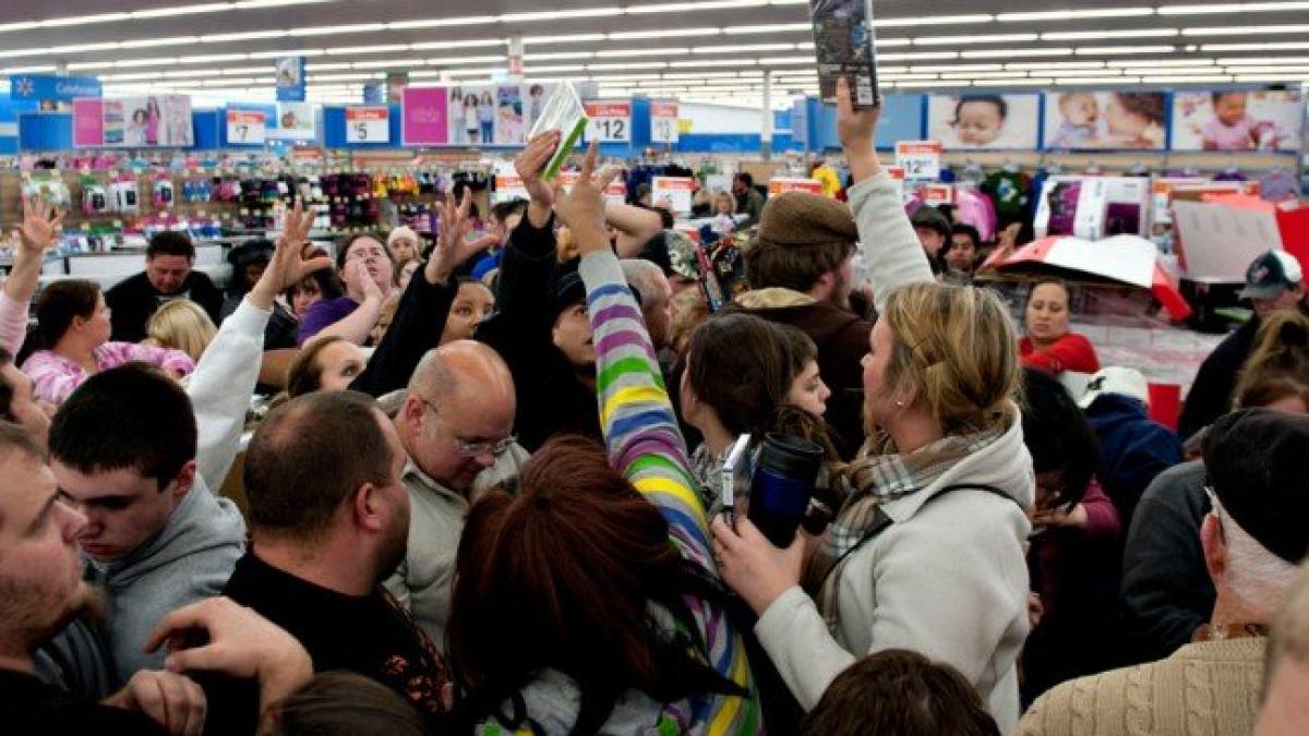 Românii așteaptă cu nerăbdare„reducerile“ de Black Friday
