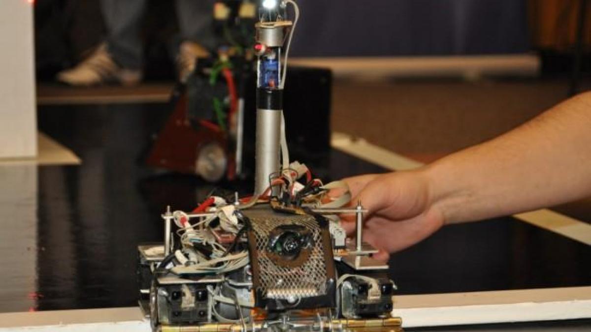 Câştigătorul "RoboChallenge" va participa la cel mai mare concurs de robotică, ce va avea loc în Japonia