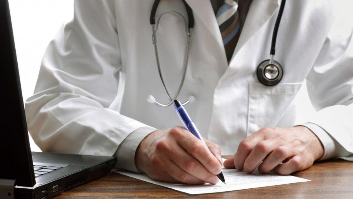 Senat: Medicii de familie pot fi titularii unui singur cabinet şi a unui punct secundar de lucru