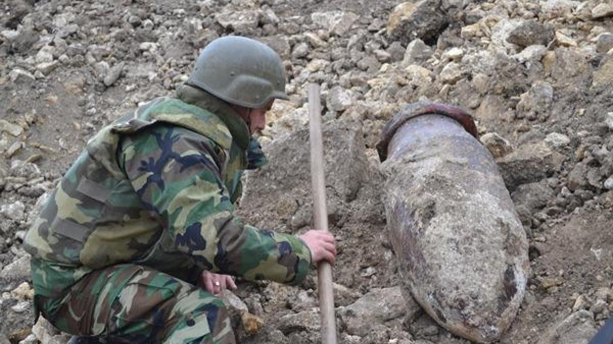 Un proiectil exploziv din Al Doilea Război Mondial, descoperit de o echipă de muncitori în apropierea unei grădiniţe din Vaslui