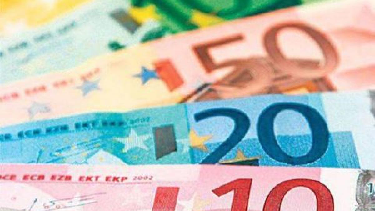 Curs Valutar: Moneda naţională s-a apreciat uşor în raport cu euro, dar a pierdut teren în faţa dolarului american
