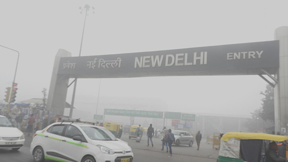 Măști antipoluare pentru cei mai săraci din New Delhi 