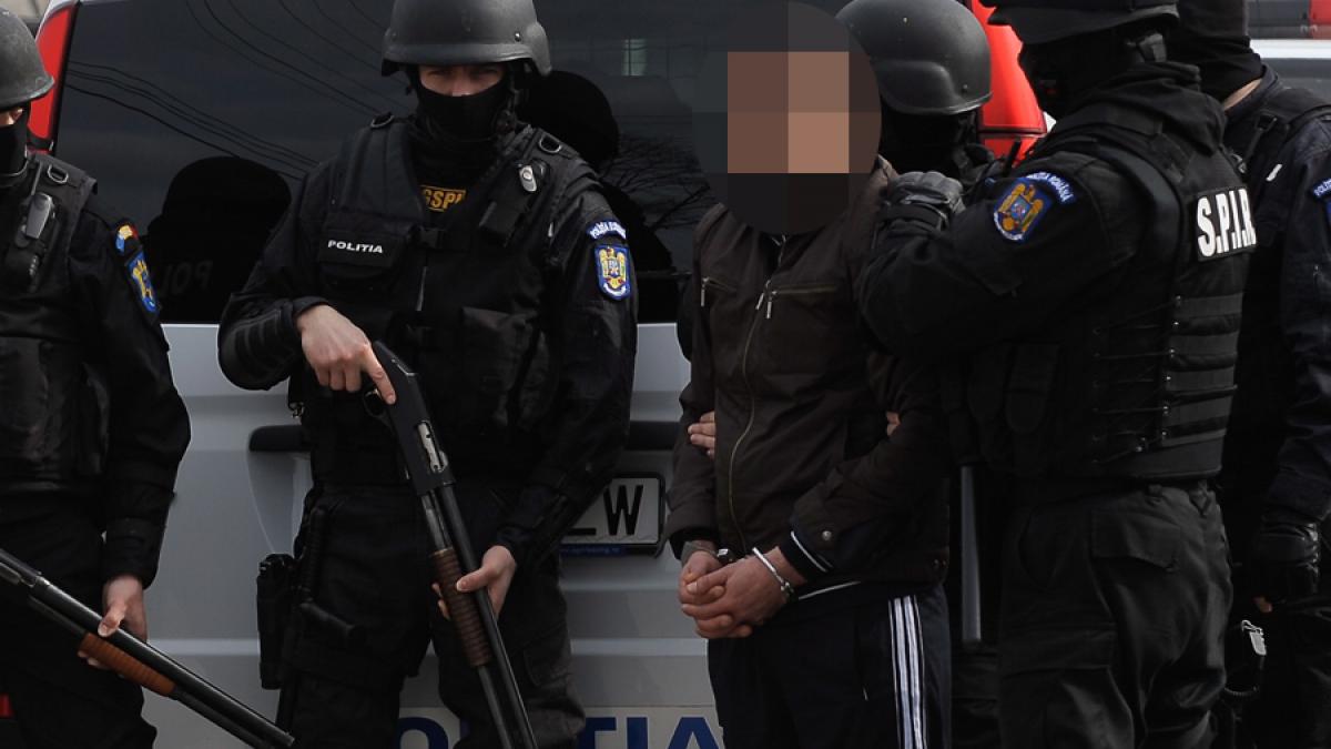 Ameninţare cu bombă la un centru comercial şi la spitalul judeţean din Prahova!  Peste 100 de persoane au fost evacuate de urgență