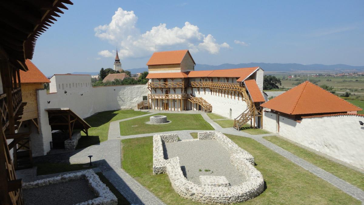 Cetăţile din inima României, “la pachet” cu turismul de business