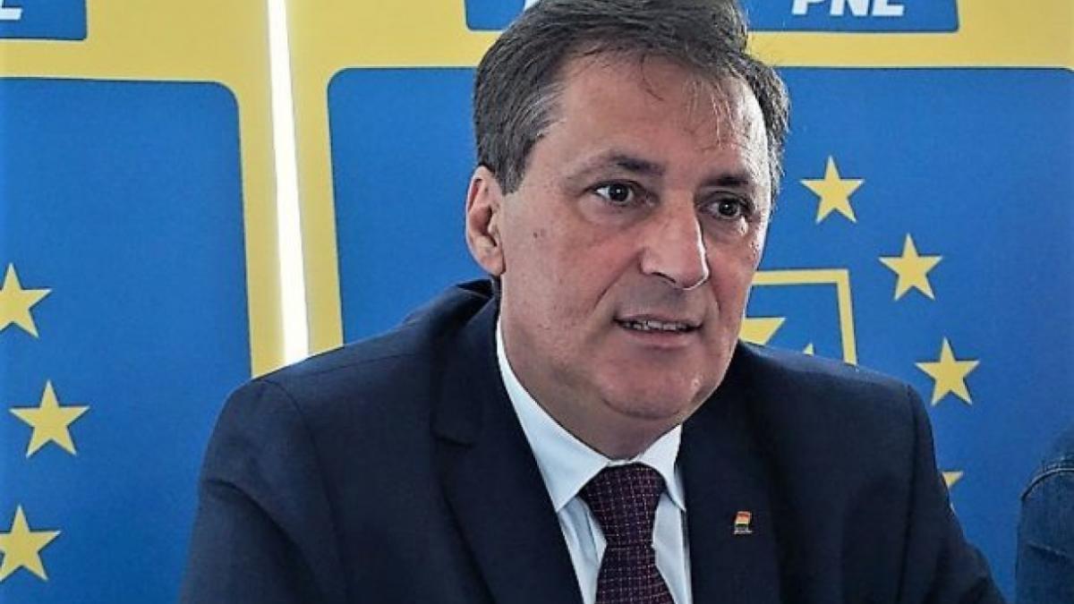 Senatorii PSD, acuzaţi de Opoziţie că au părăsit plenul pentru a nu vota proiectul legii pensiilor