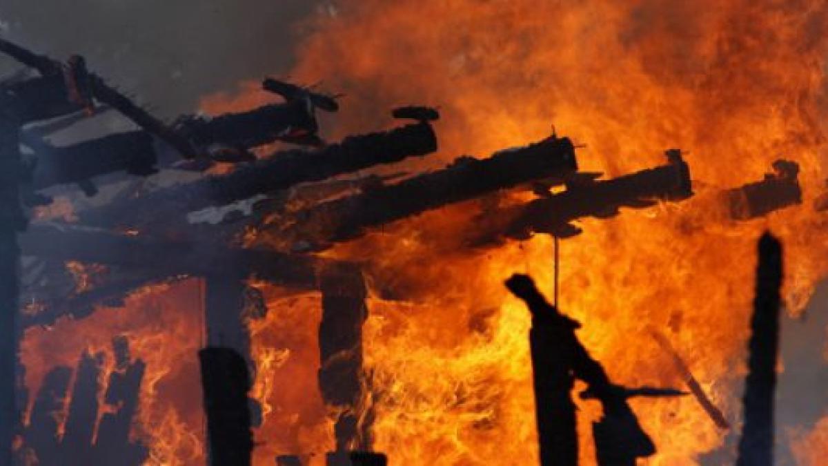 Tragedie la Botoşani: O bătrână a murit într-un incendiu care i-a cuprins locuinţa