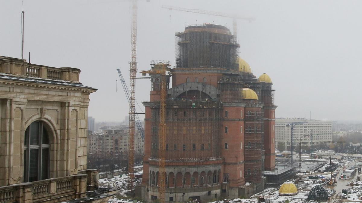 S-a pus covorul roșu în Catedrala Neamului