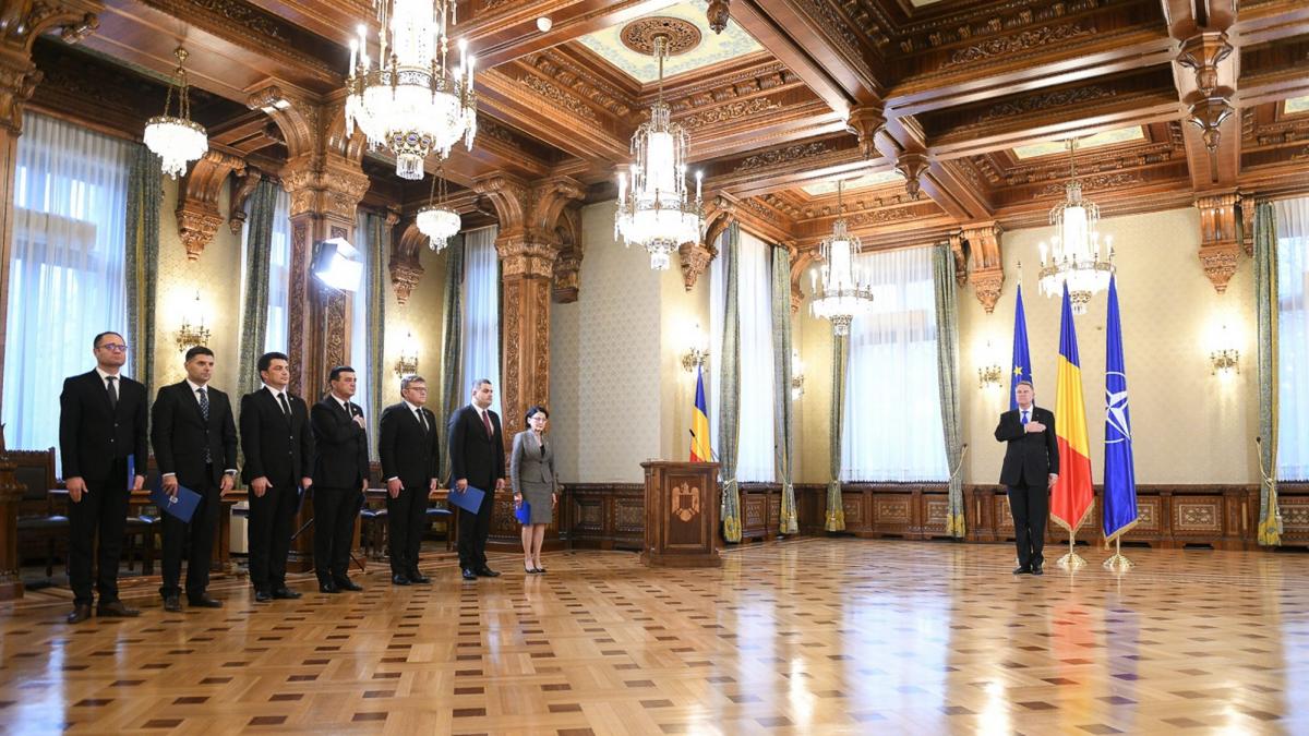 Klaus Iohannis se coalizează cu puciştii din PSD