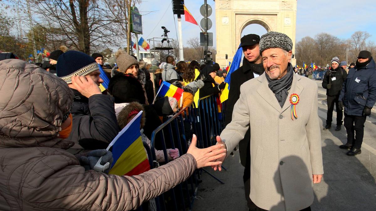 Emil Constantinescu, la Parada Militară de Ziua Naţională a României