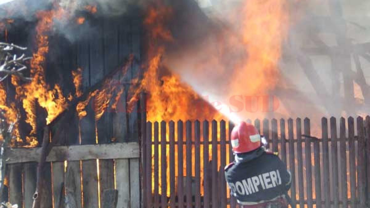 Neamţ: Bătrână găsită carbonizată, în urma unui incendiu care i-a cuprins locuinţa