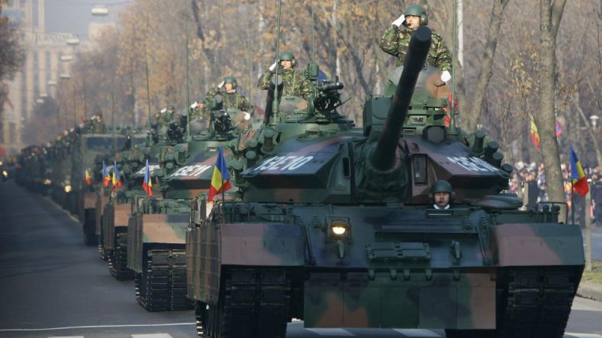Parada de Ziua Naţională s-a încheiat. 4.000 de militari români şi străini au defilat pe sub Arcul de Triumf