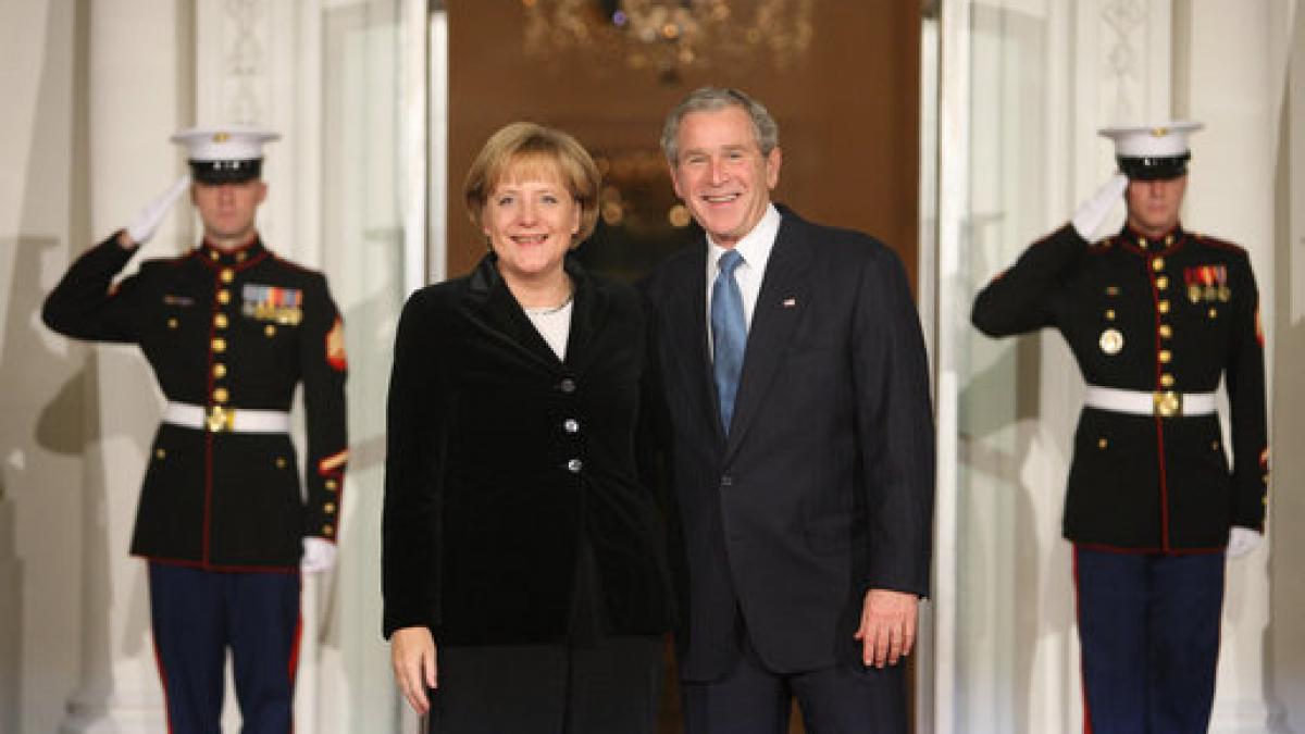 Angela Merkel participă la funerariile fostului președinte George H.W. Bush