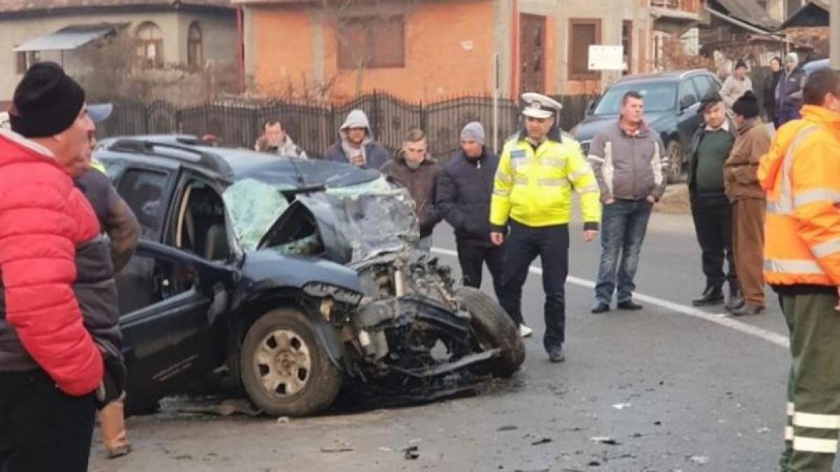 Grav accident în Curtea de Argeş. Doi bărbaţi şi-au pierdut viaţa 