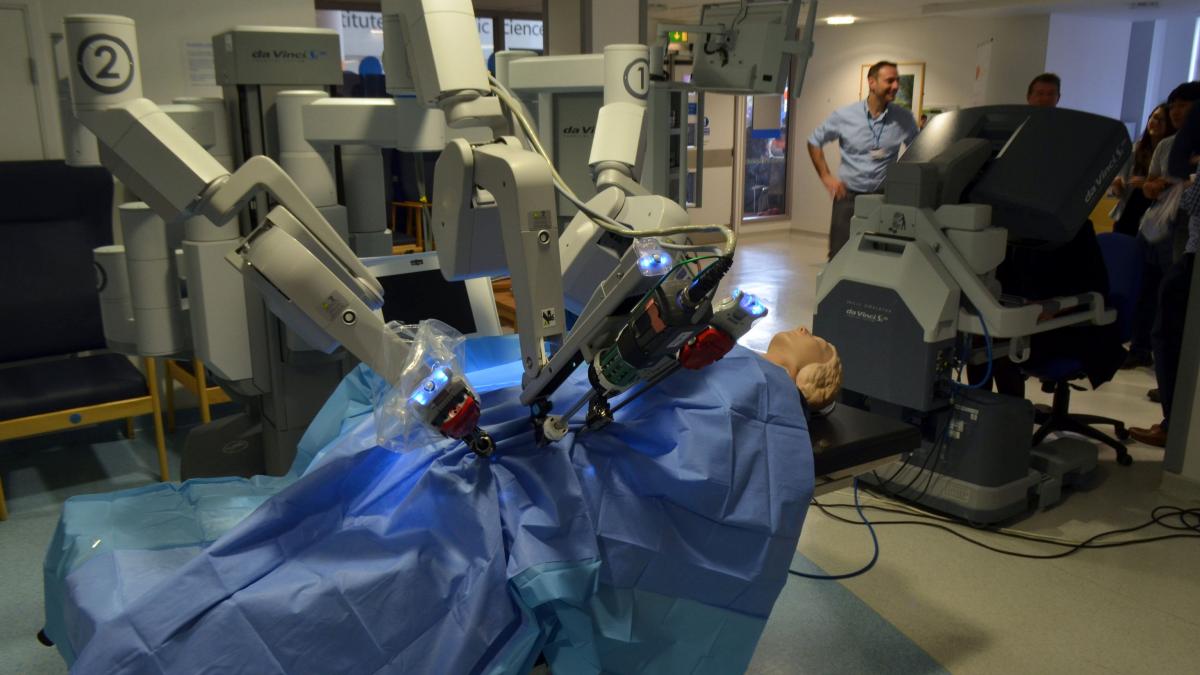 Intervențiile chirurgicale vor fi mai ușoare în 20 de ani, cu ajutorul roboților