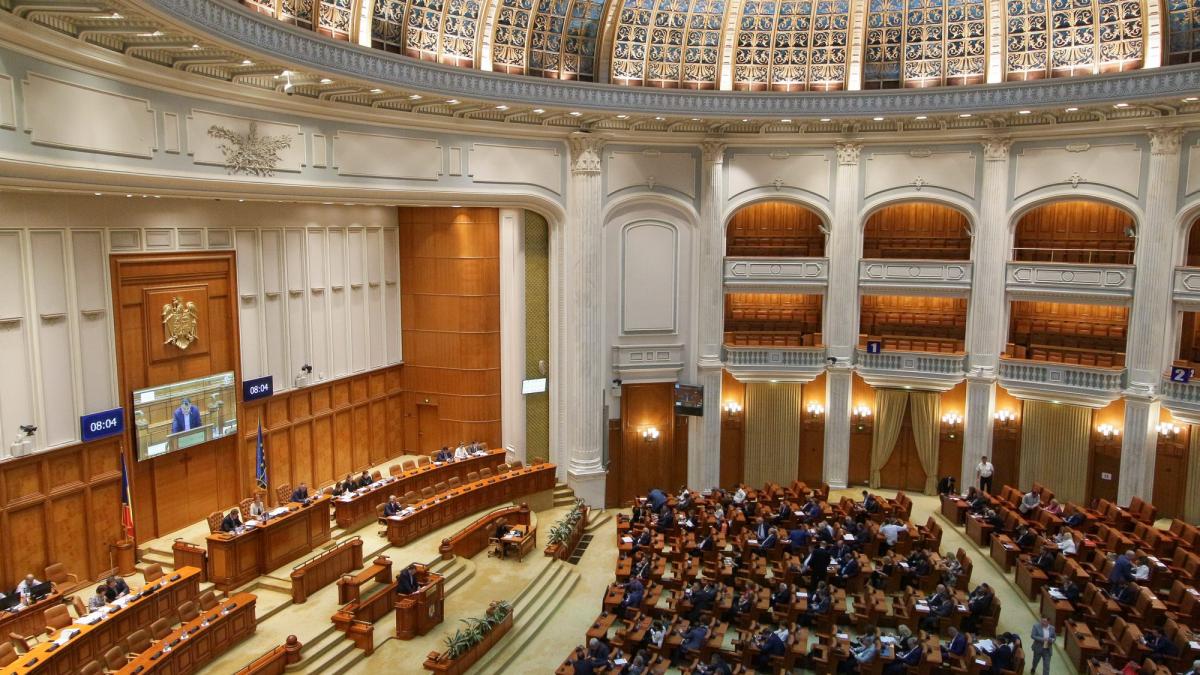 Moţiunea de cenzură iniţiată de PNL, USR şi PMP a fost depusă la Parlament
