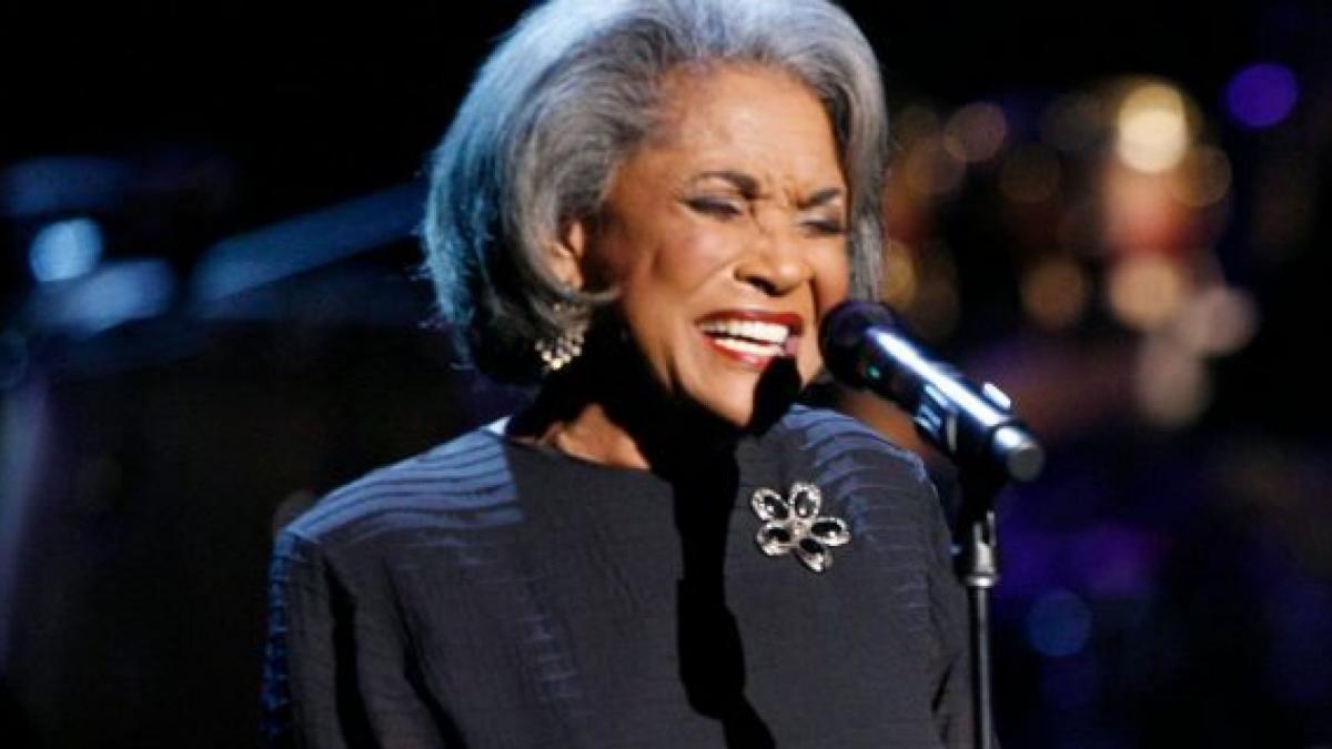 Doliu în lumea muzicii internaționale: A murit cântăreaţa de jazz Nancy Wilson 