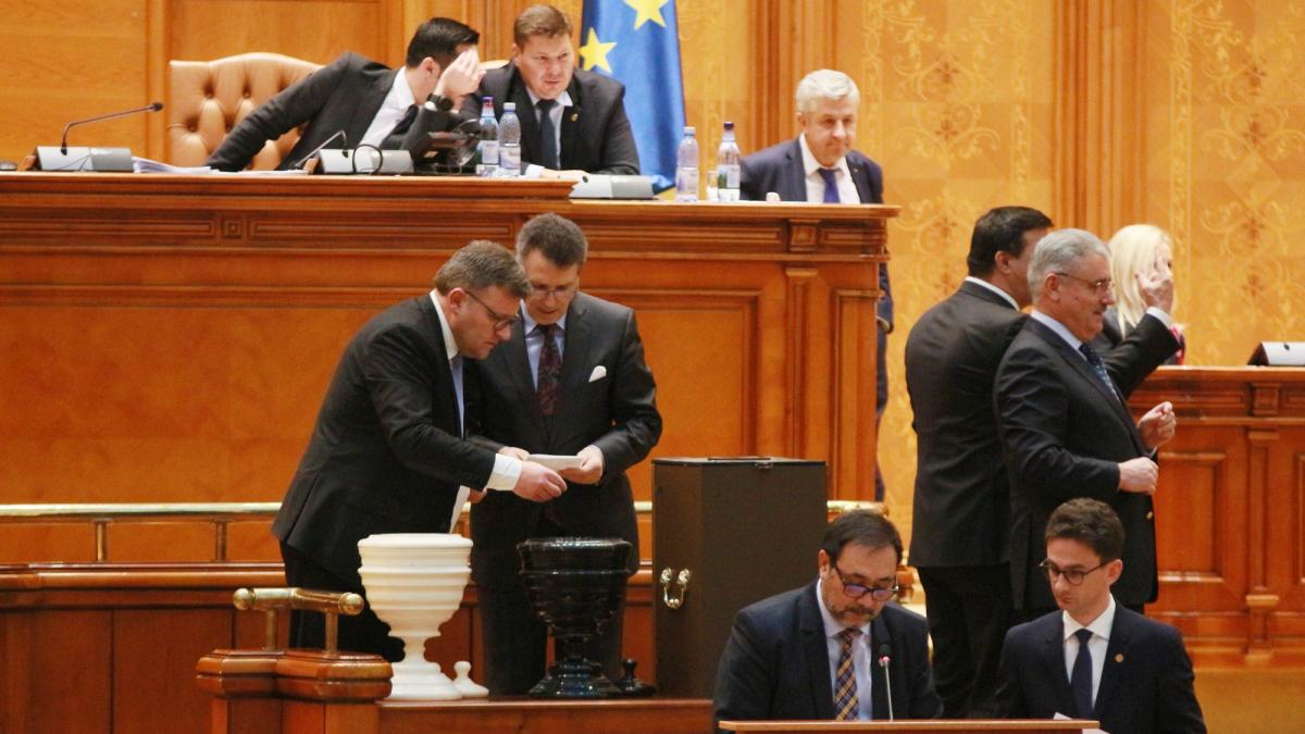 Ziua moţiunii anti-Dăncilă