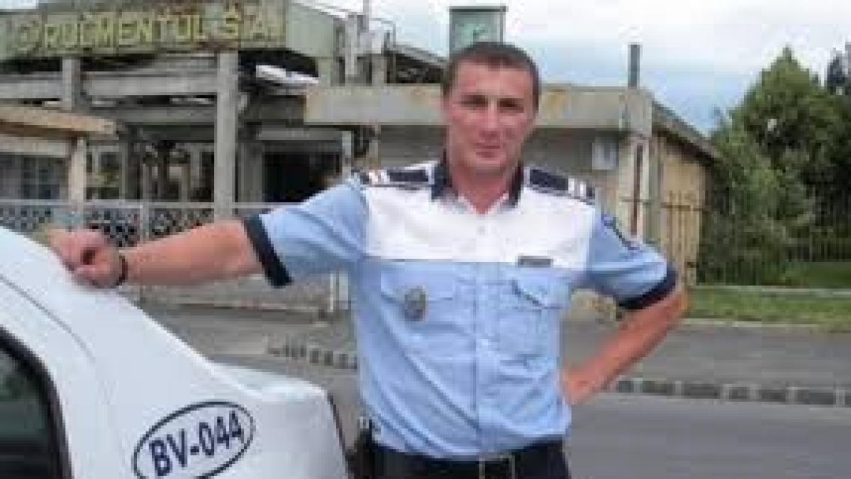 Poliţistul Marian Godină a rămas fără permis, de sărbători! Circula cu 113 km/h în localitate