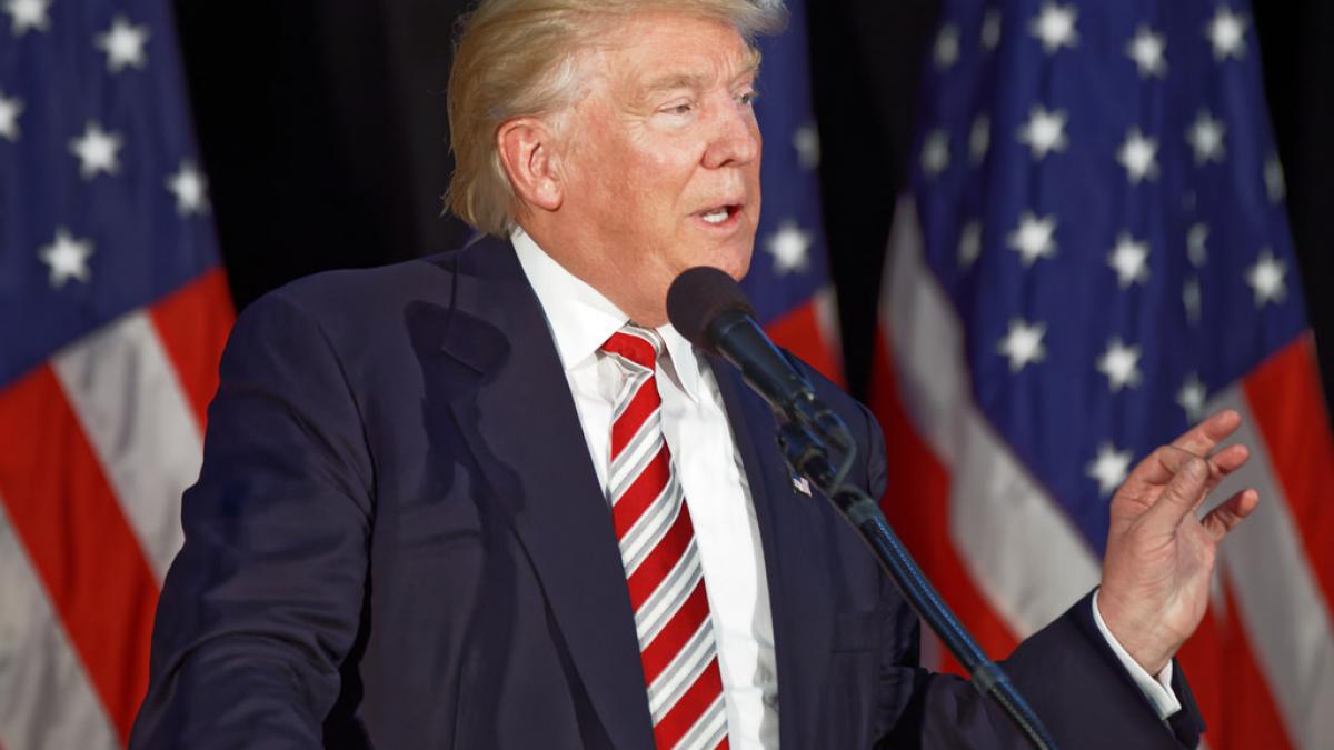 Trump vrea să-l schimbe pe șeful FED, dar nu prea poate