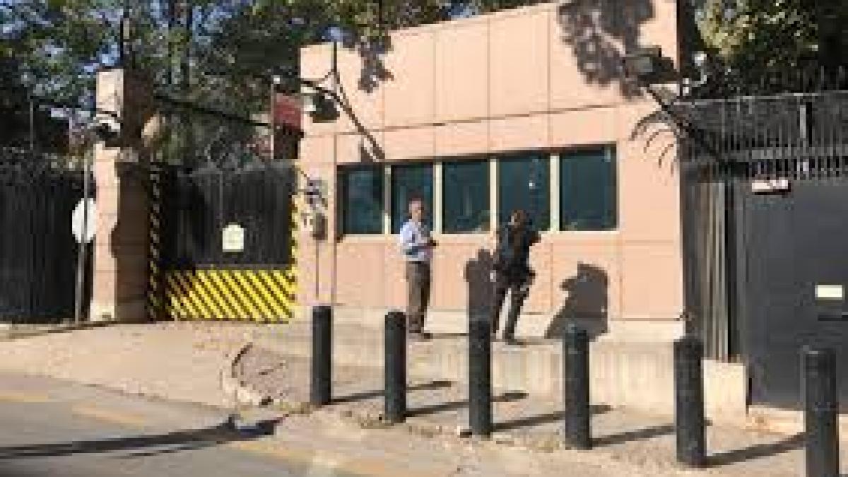 Ambasada americană la Atena, atacată cu vopsea roşie de anarhişti