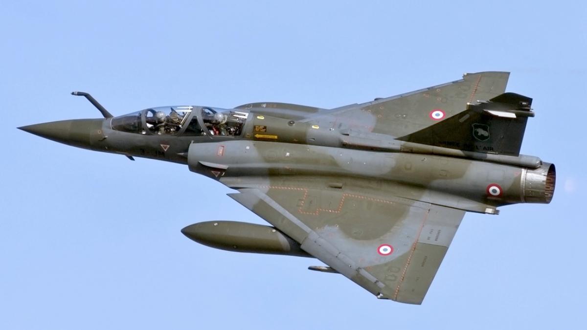 Alertă la Paris: Un avion de vânătoare Mirage 2000D a dispărut de pe radare în estul Franței