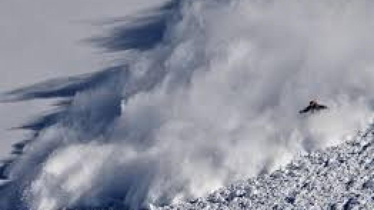 Pericolul de avalanşe în Parâng, vântul a suflat cu 100 km/h