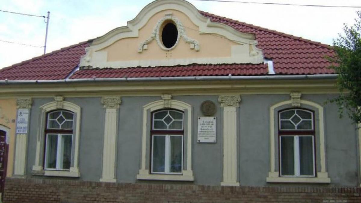 Mesaje obscene anti-româneşti pe zidul Casei Memoriale "Avram Iancu" din Târgu Mureş