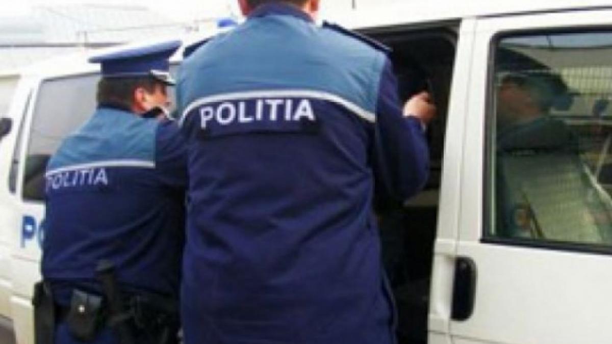 Incredibil! Doi bărbaţi bănuiţi că au furat 2 tone de ţiţei, reţinuţi de poliţiştii din Gorj