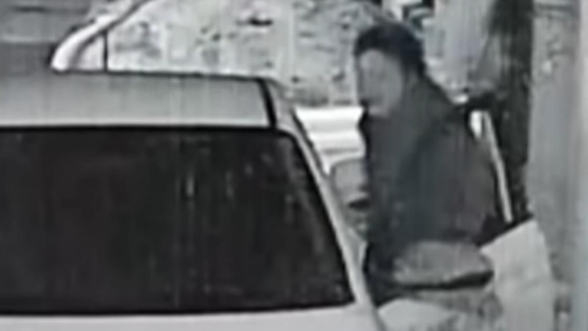 video o femeie l a batut pe taximetrist din cauza tarifului iar mai apoi i a furat masina