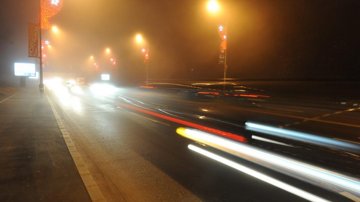 Cum să circuli în siguranţă pe ceaţă
