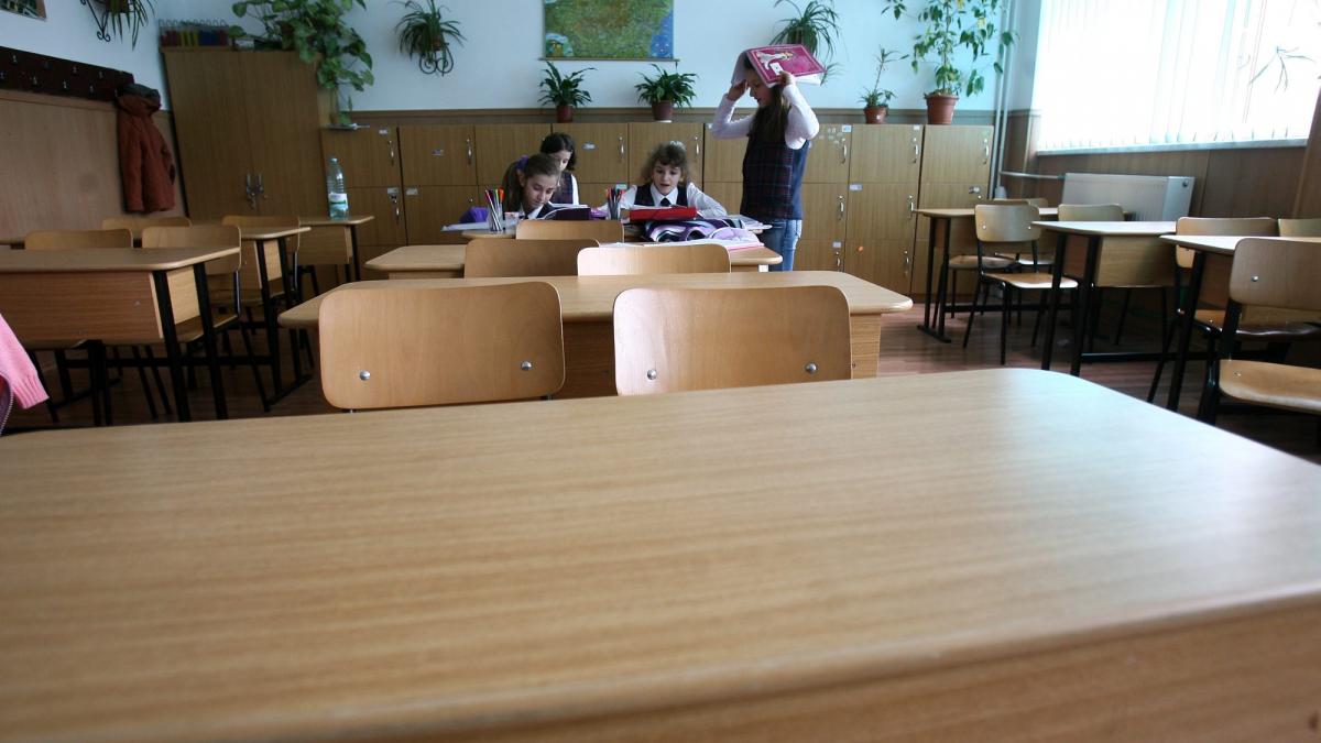Vâlcea: 1.500 de profesori solicită acordarea sporului de suprasolicitare neuropsihică întregului personal didactic