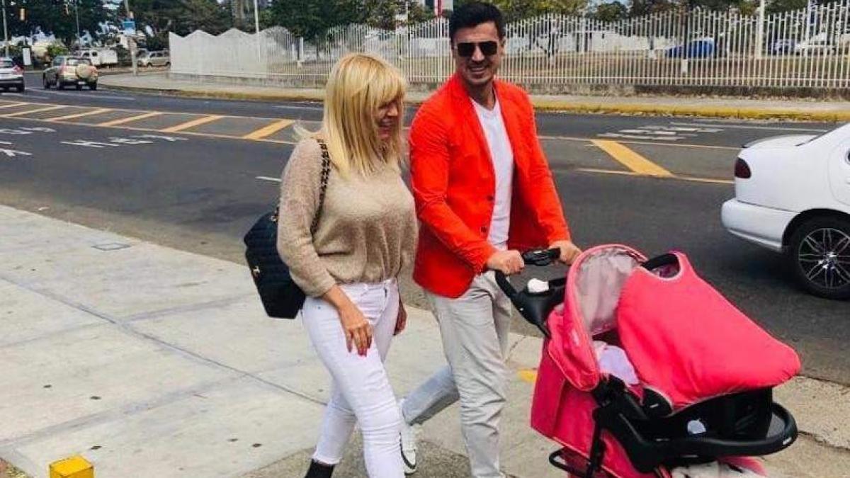 Noi imagini cu Elena Udrea și familia ei, în Costa Rica 