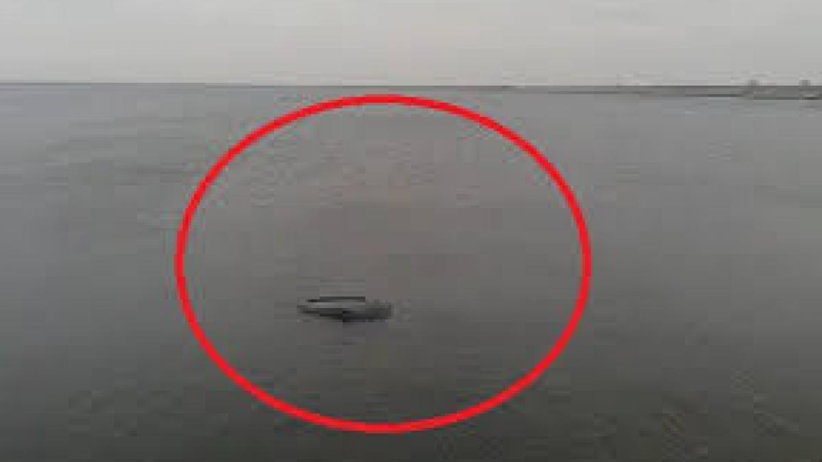 Din neatenție, un bărbat a ajuns cu maşina în mare, în portul Constanța!