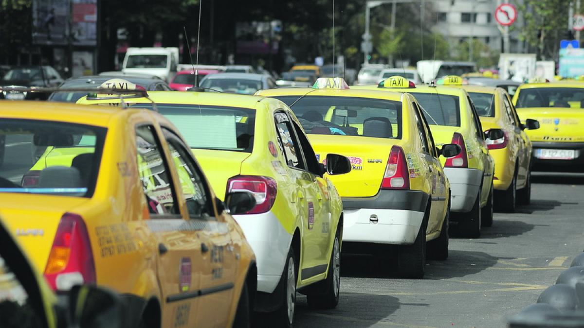 Protestul taximetriştilor aduce restricţii de circulaţie în centrul Bucureştiului 