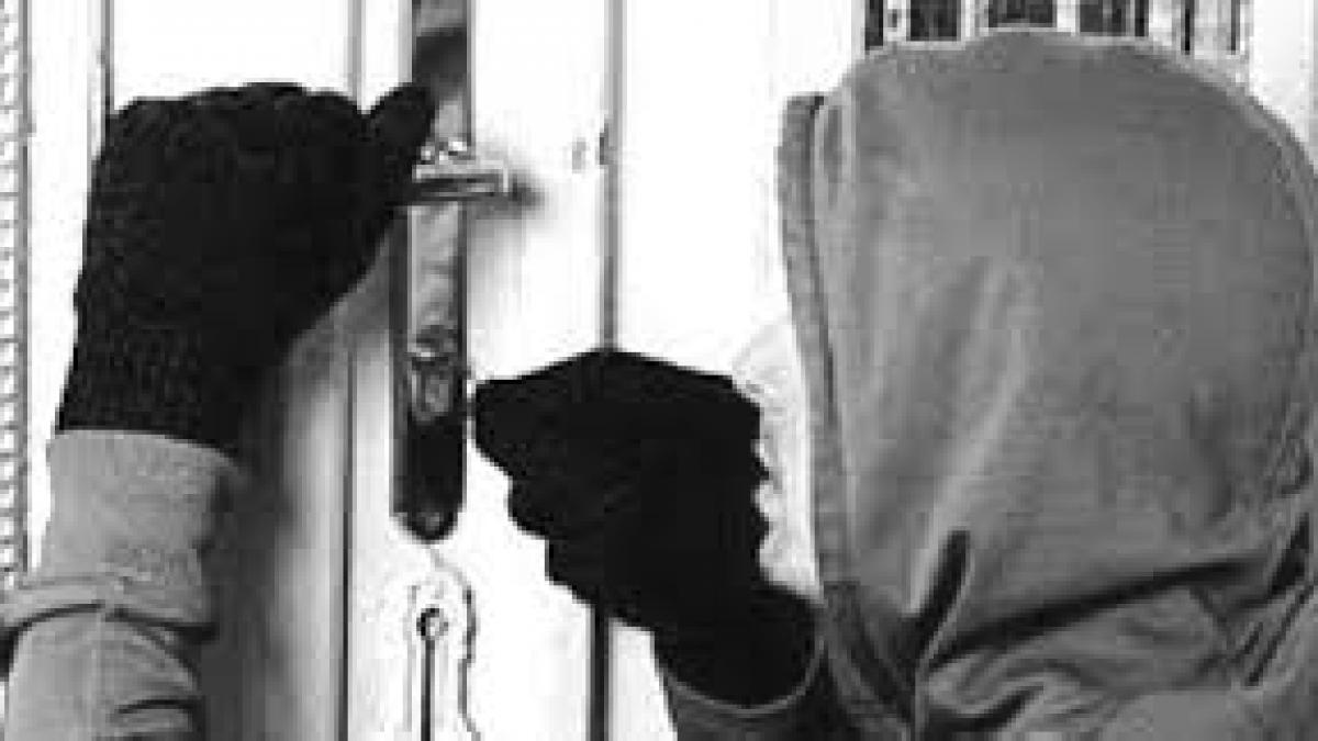 Un bărbat din Galați a fost reţinut după ce a fost prins în timp ce fura dintr-un magazin