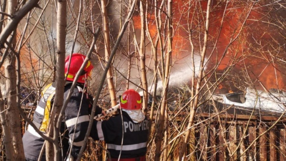 Panică la Buzău! Peste 50 de copii de la un cămin cultural din Brătilești au fost evacuați în urma unui incendiu