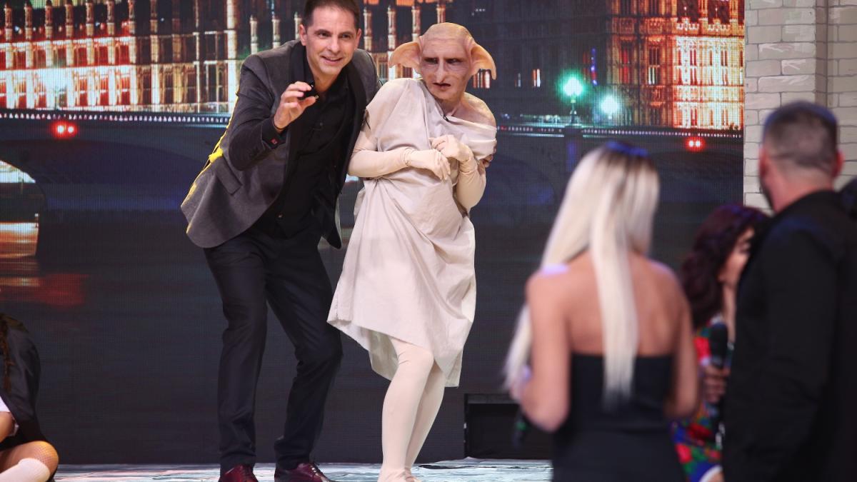 Spiridușul Dobby, din „Harry Potter”, vine la “Scena misterelor”:  “Este o mască de silicon pentru film, care costă între 10.000 și 20.000 de dolari”